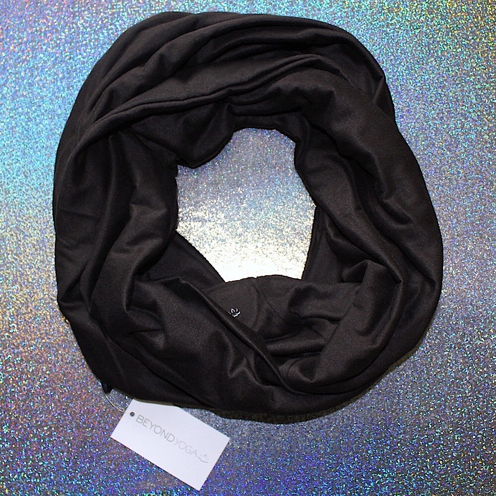 ✨ Beyond Yoga Pocket Infinity Scarf